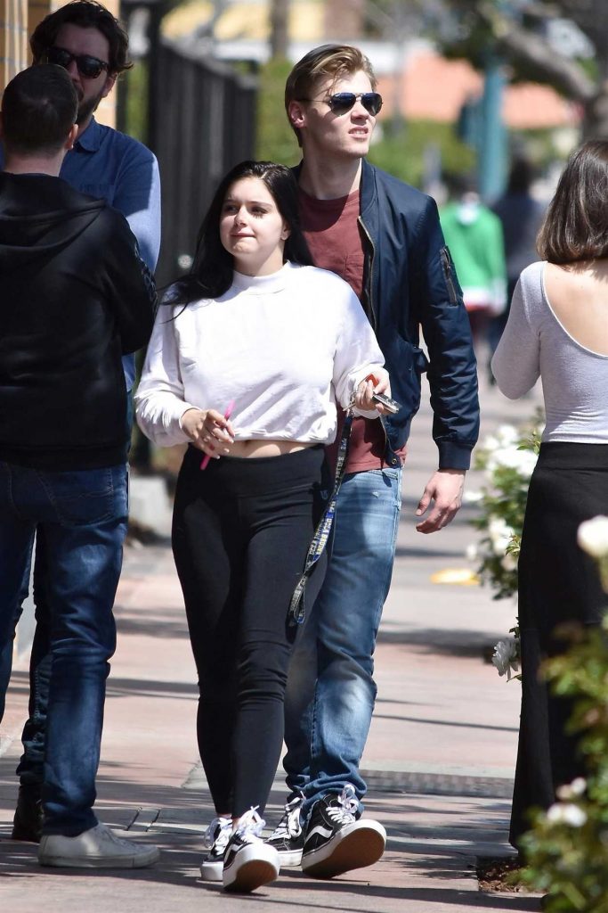 Ariel Winter Goes Shopping with Boyfriend at Costco in Burbank 04/20/2018-1