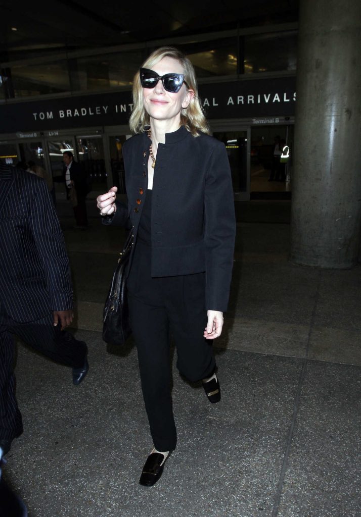 Cate Blanchett Arrives at LAX Airport in Los Angeles 04/22/2018-3