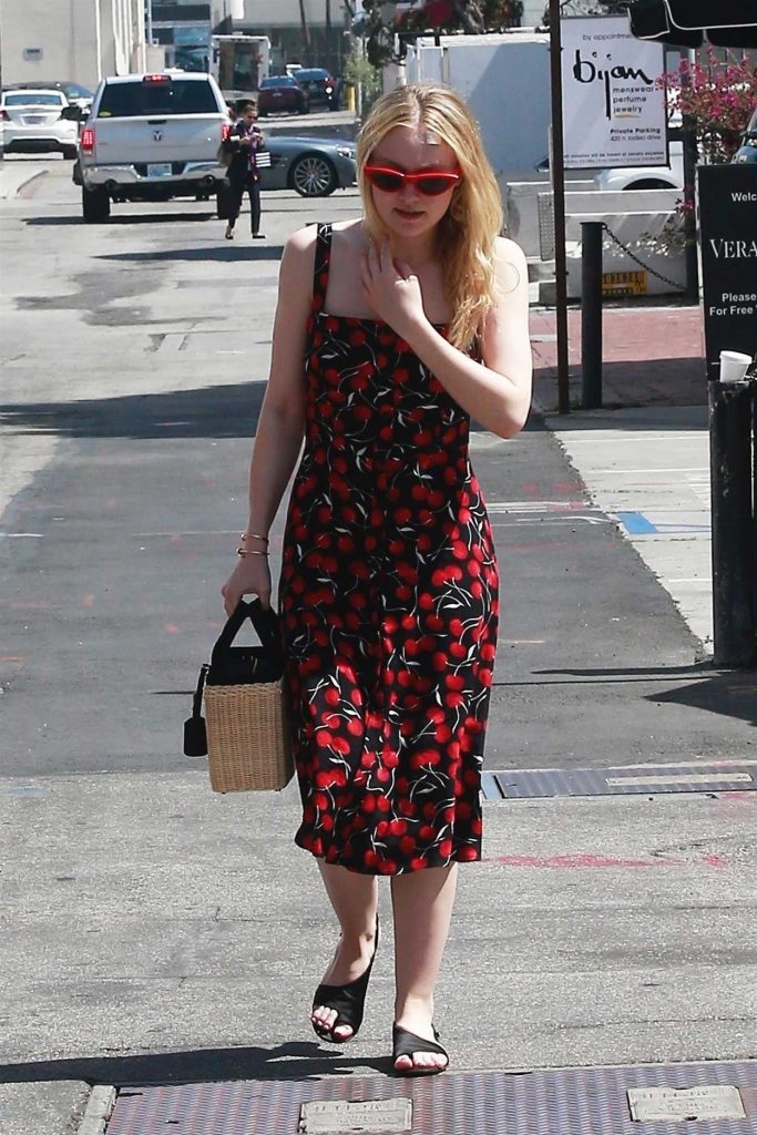 Dakota Fanning Was Seen Out in Beverly Hills 04/23/2018-5