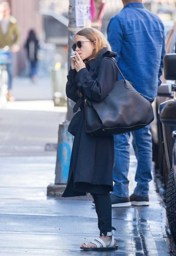 Mary-Kate Olsen Smokes a Cigarette Out in New York 04/26/2018-1