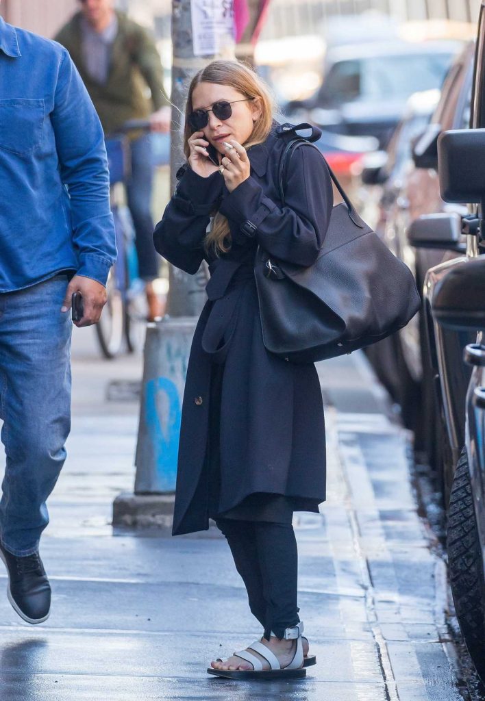 Mary-Kate Olsen Smokes a Cigarette Out in New York 04/26/2018-2