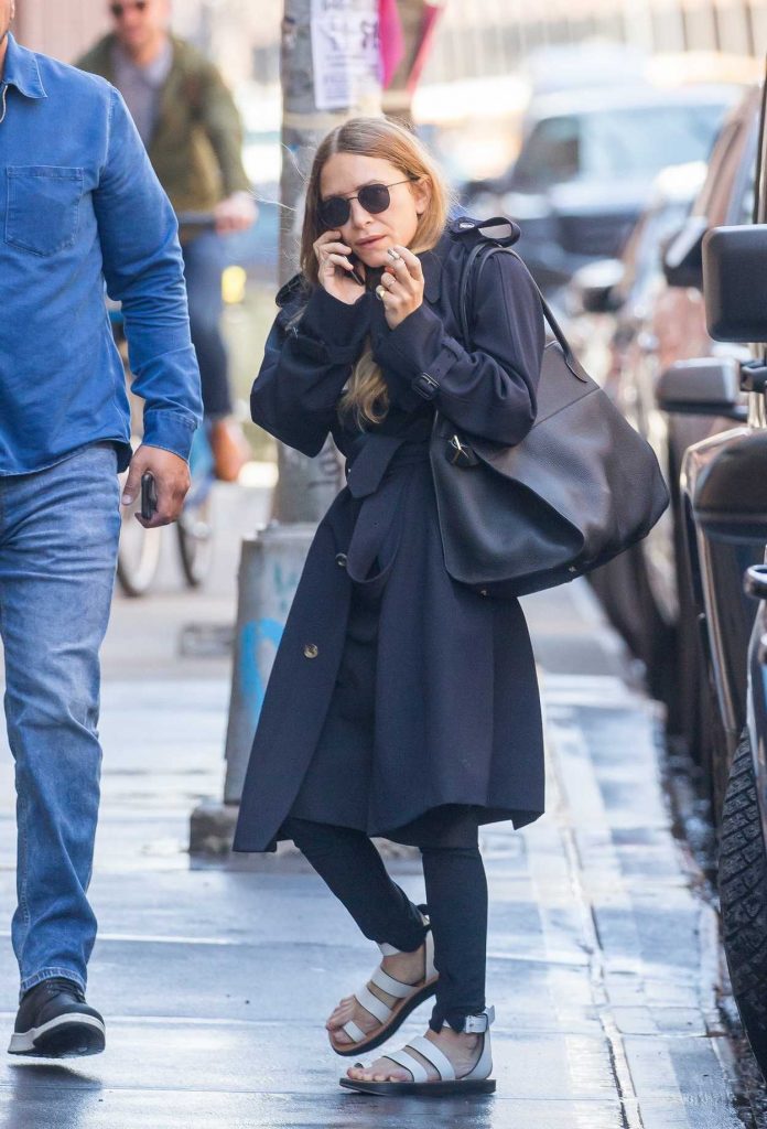 Mary-Kate Olsen Smokes a Cigarette Out in New York 04/26/2018-4