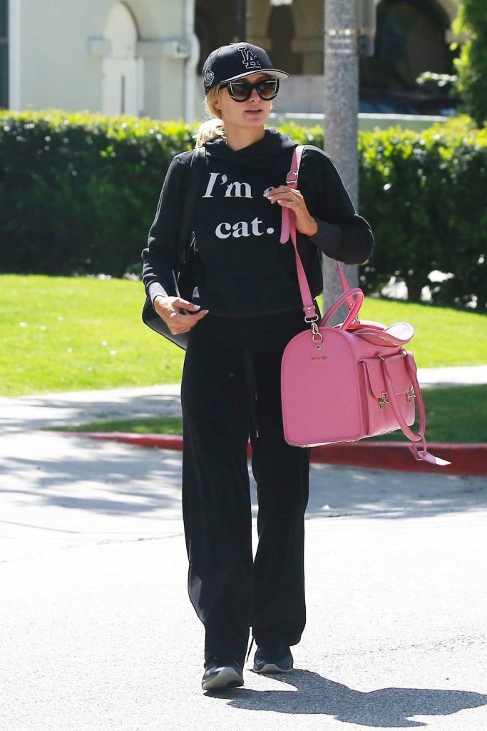 Paris Hilton Was Seen Out in Beverly Hills 04/10/2018-2