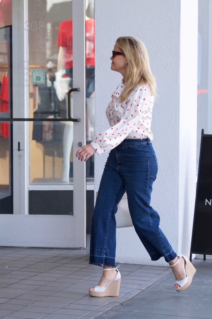 Reese Witherspoon Arrives on Business Meeting in LA 04/23/2018-5