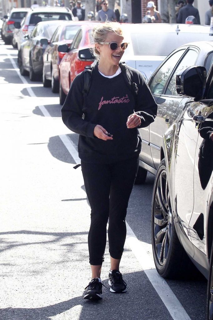 Reese Witherspoon Leaves a Workout in Los Angeles 04/09/2018-5