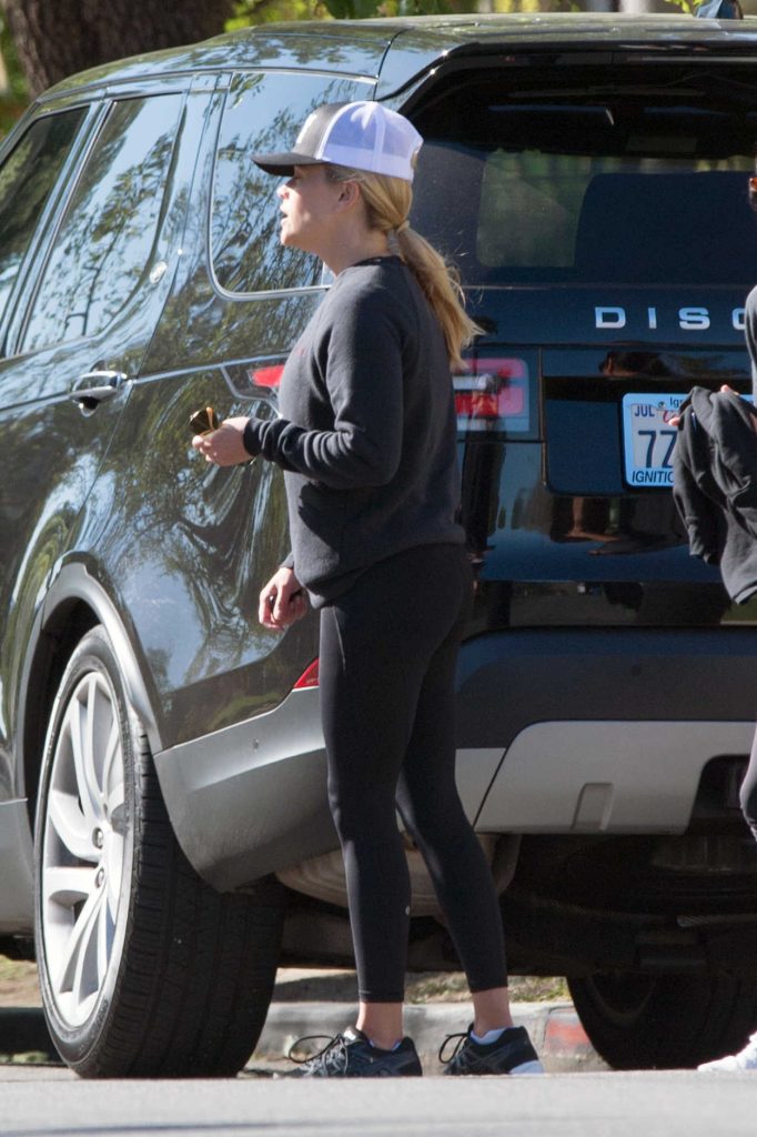 Reese Witherspoon Was Spotted Out in Los Angeles 04/17/2018-4