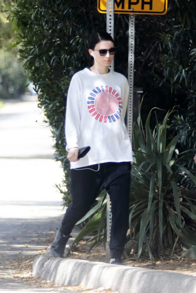 Rooney Mara Out for a Hike in LA 04/09/2018-1