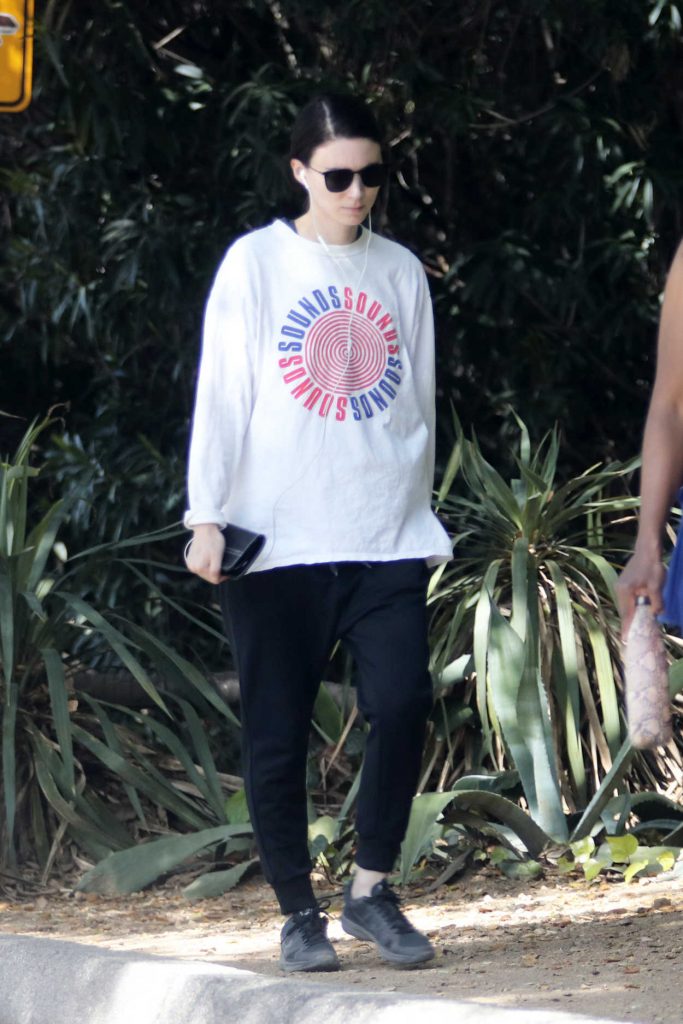 Rooney Mara Out for a Hike in LA 04/09/2018-2