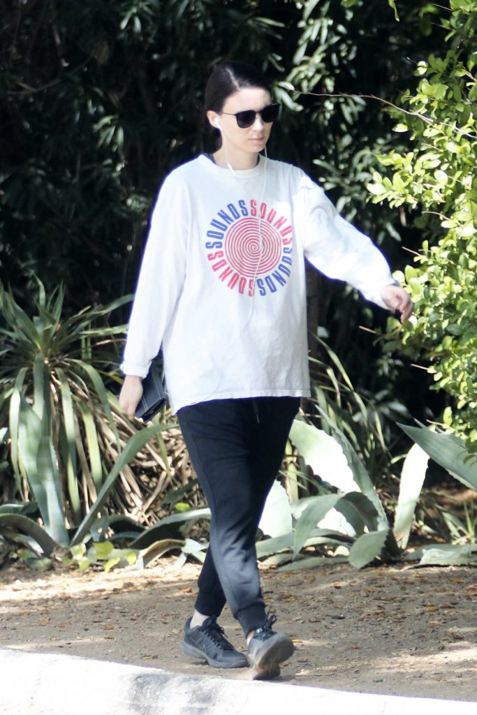 Rooney Mara Out for a Hike in LA 04/09/2018-3