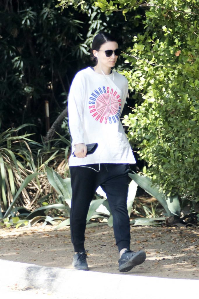 Rooney Mara Out for a Hike in LA 04/09/2018-4