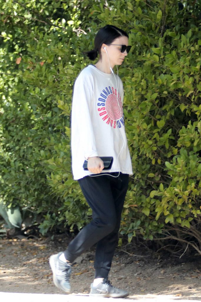 Rooney Mara Out for a Hike in LA 04/09/2018-5