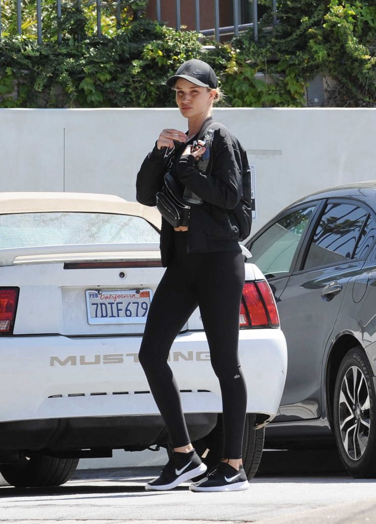 Rosie Huntington-Whiteley Leaves the Gym in West Hollywood 04/26/2018-2