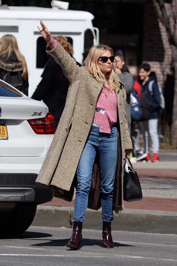Sienna Miller Shares an Ice Cream with Her Daughter Marlowe in NYC 04/18/2018-3