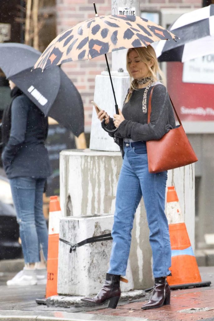 Sienna Miller Was Seen Out on a Rainy Day in New York City 04/27/2018-3