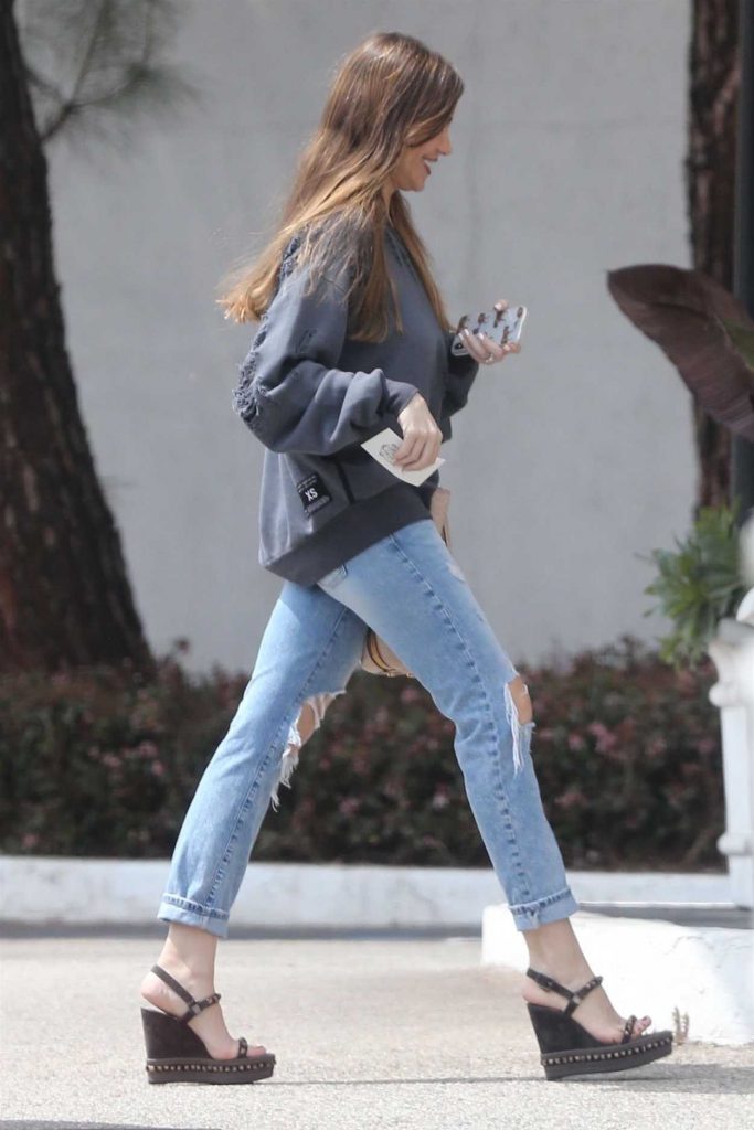 Sofia Vergara Out Shopping in Beverly Hills 04/02/2018-1