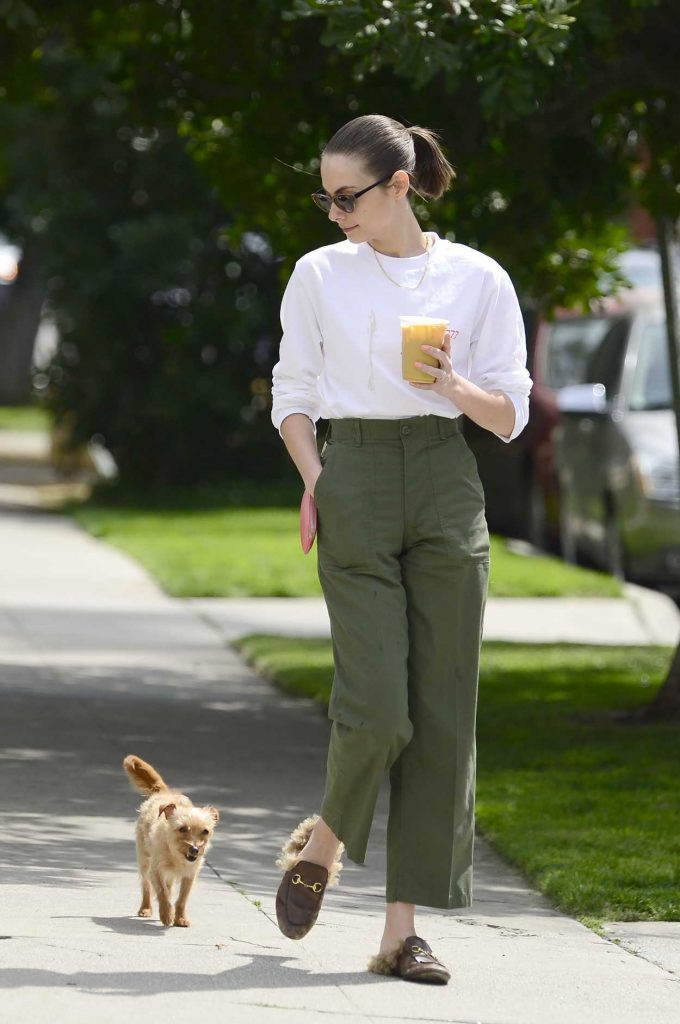 Willa Holland Was Spotted with Her Dog Out in Los Angeles 04/06/2018-1