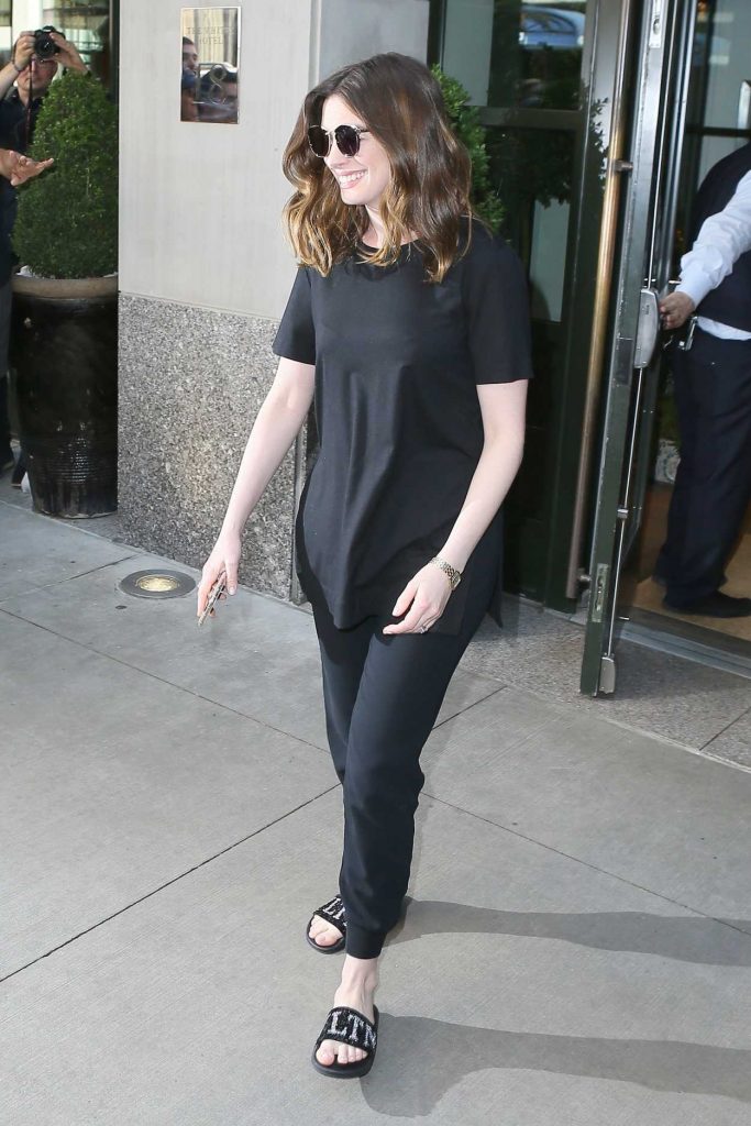 Anne Hathaway Was Seen Out in New York City 05/24/2018-3
