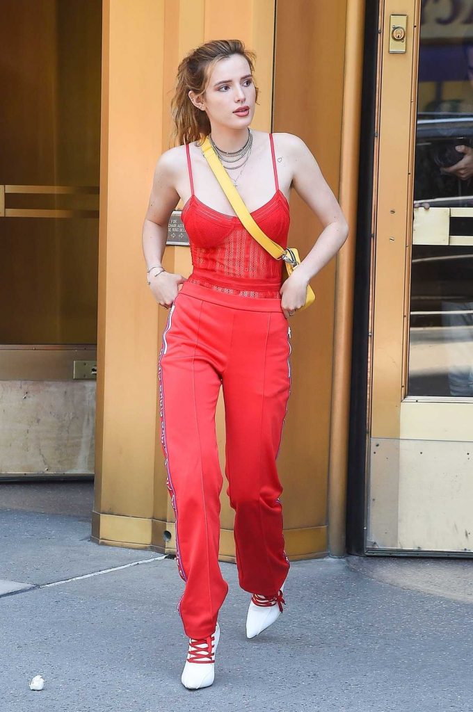 Bella Thorne Leaves a NYC Hotel in Manhattan 05/24/2018-3