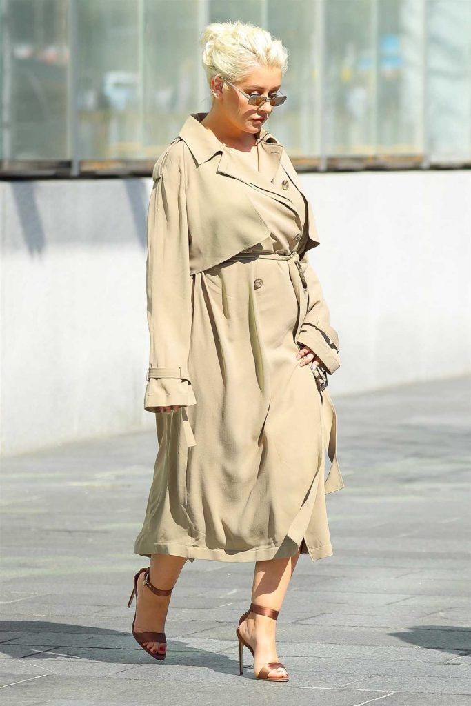 Christina Aguilera Wears a Beige Trench Coat Out in New York City 05/02/2018-3
