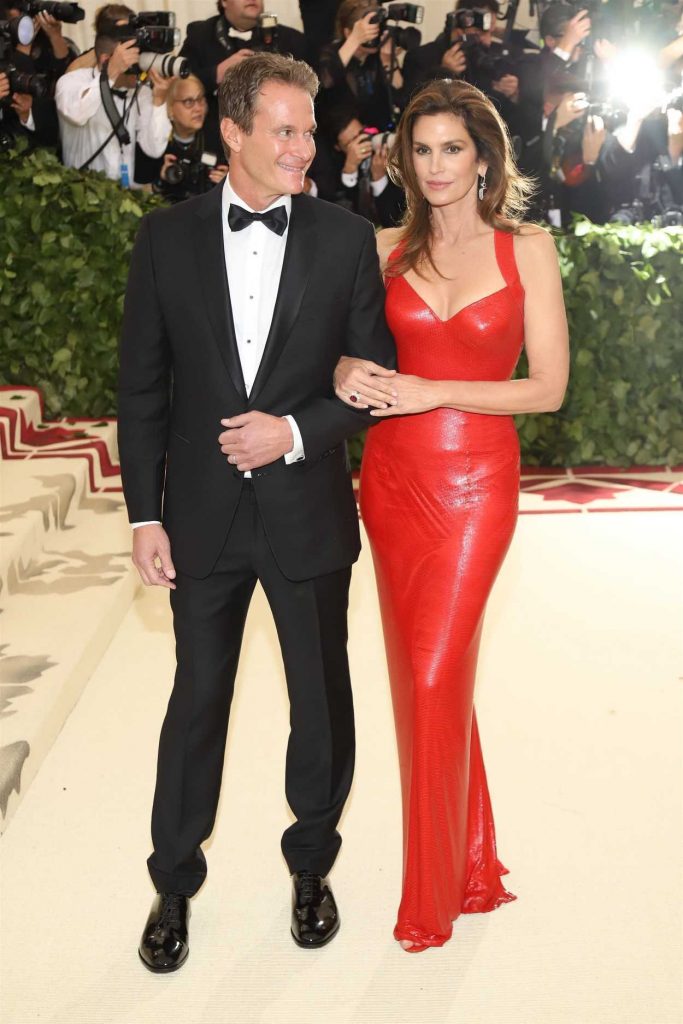 Cindy Crawford at the Heavenly Bodies: Fashion and The Catholic Imagination Costume Institute Gala in New York City 05/07/2018-3