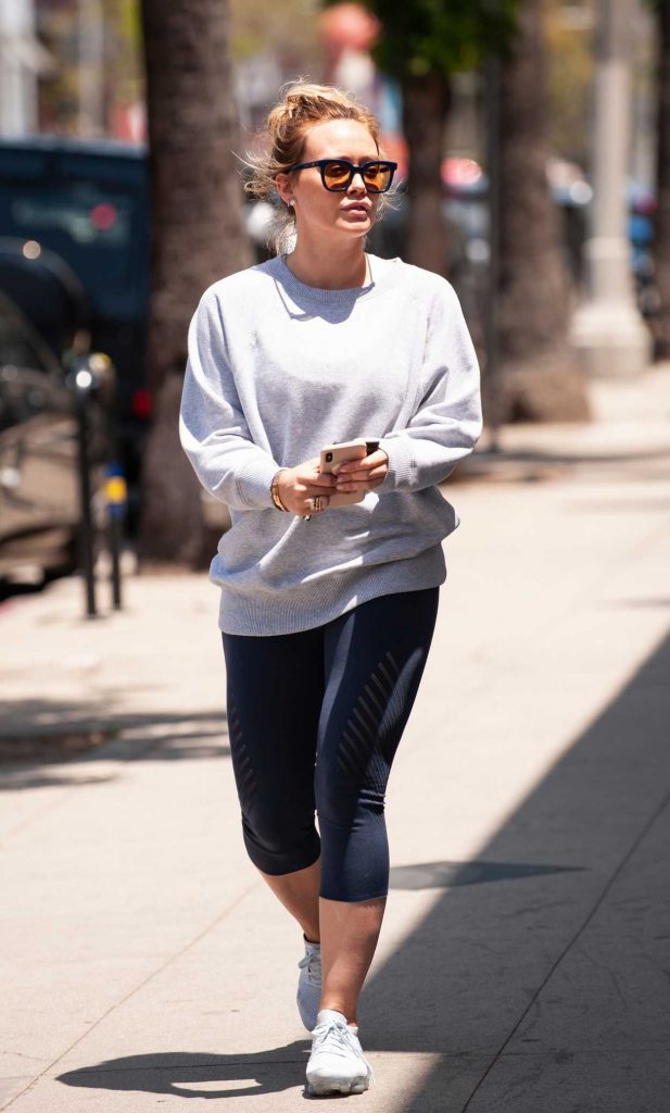 Hilary Duff Does a Coffee Run at Starbucks in Studio City 05/28/2018-1