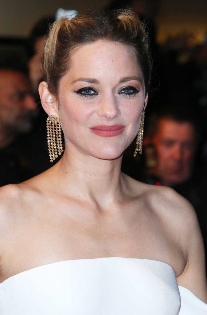 Marion Cotillard at the 3 Faces Screening During the 71st Cannes Film Festival in Cannes 05/12/2018-5