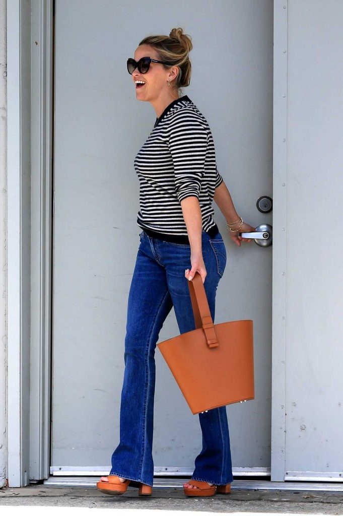 Reese Witherspoon Leaves a Fitting Studio in Beverly Hills 05/04/2018-1