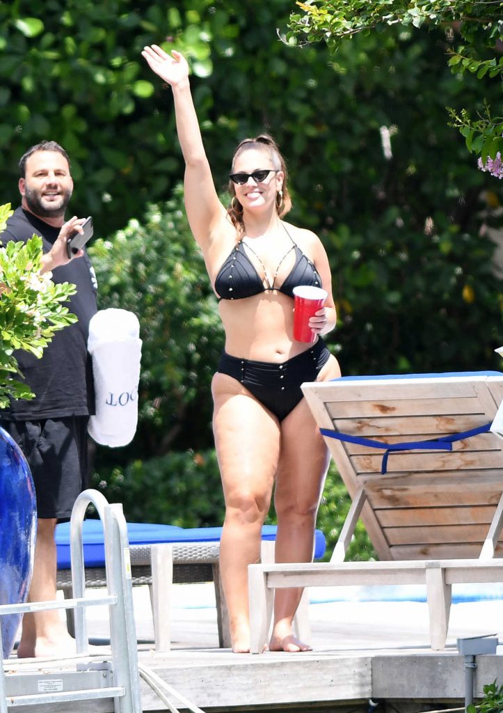Ashley Graham Wears a Black Bikini in Miami 06/03/2018-4