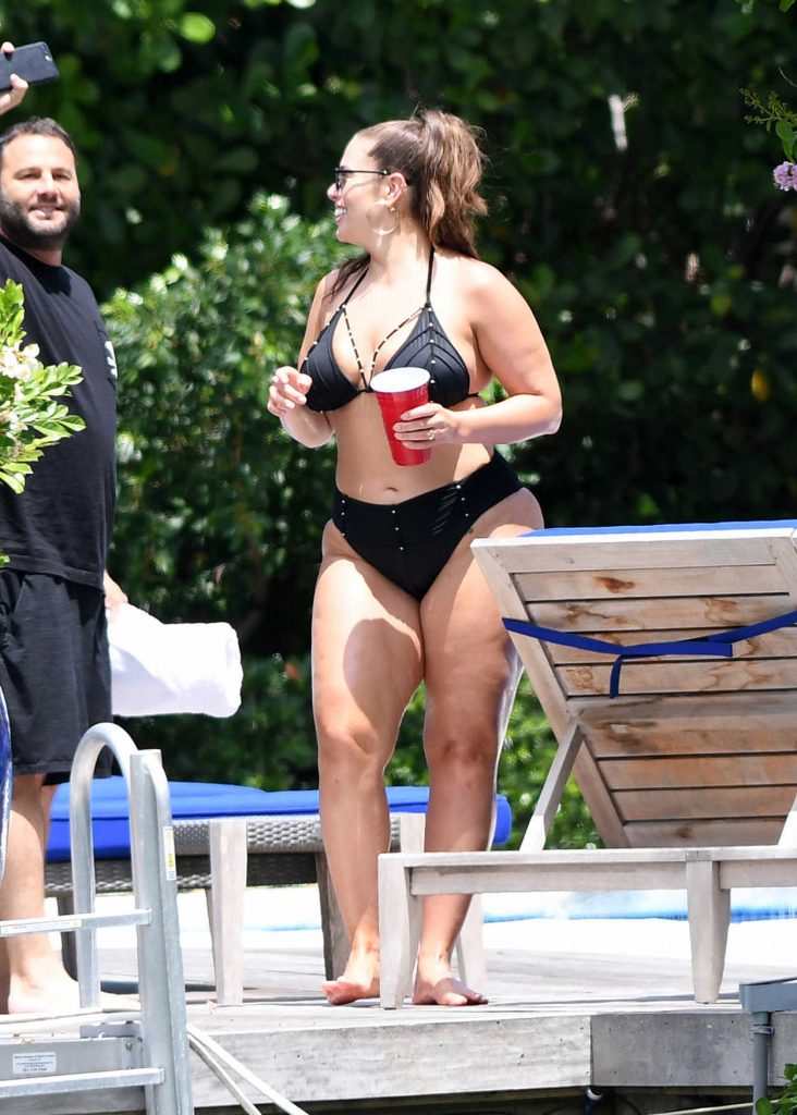 Ashley Graham Wears a Black Bikini in Miami 06/03/2018-5