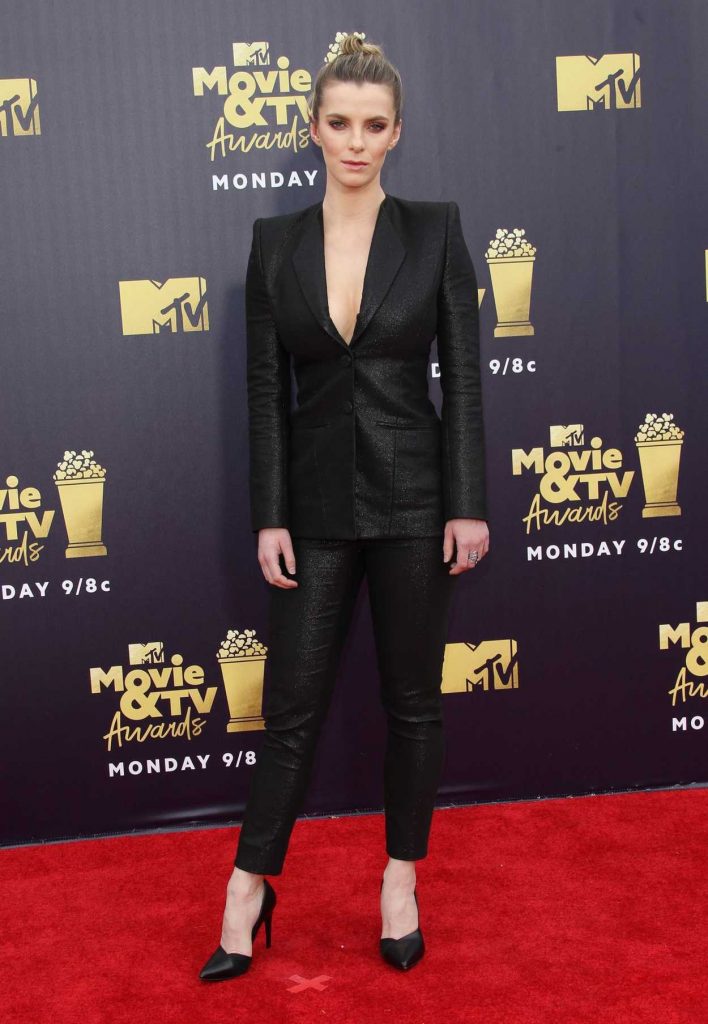 Betty Gilpin Attends the 2018 MTV Movie and TV Awards in Santa Monica 06/16/2018-1