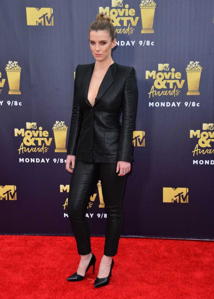 Betty Gilpin Attends the 2018 MTV Movie and TV Awards in Santa Monica 06/16/2018-3