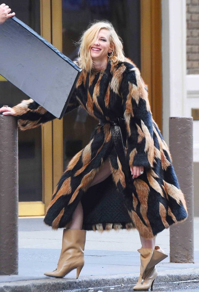 Cate Blanchett Does a Photo Shoot at Times Square in NYC 06/06/2018-2