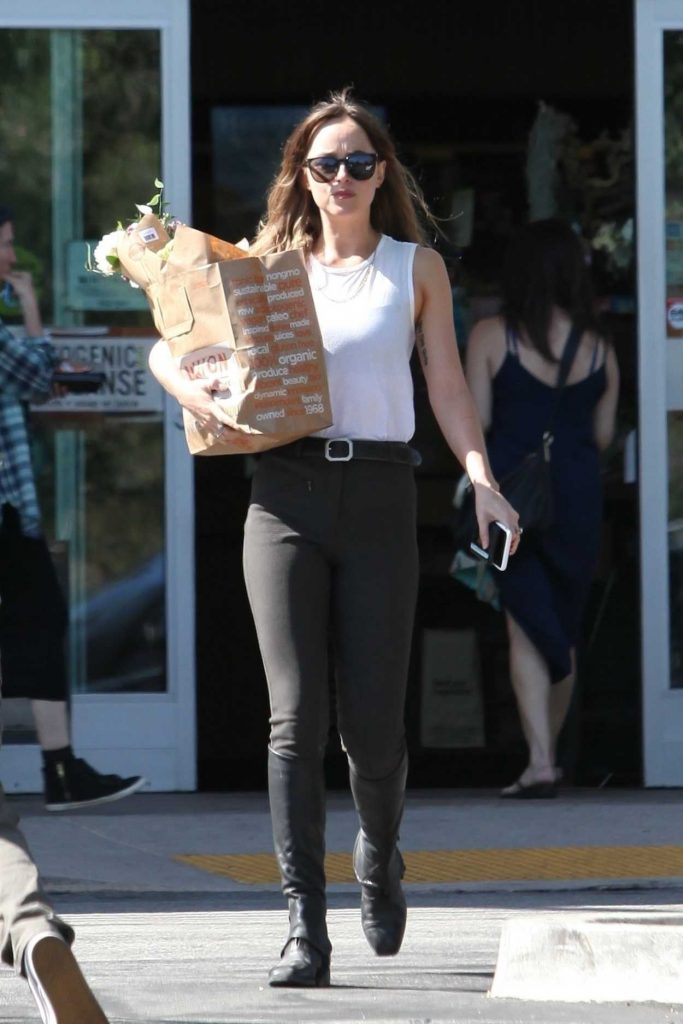 Dakota Johnson Goes Grocery Shopping at Erewhon Market in Los Angeles 06/08/2018-2