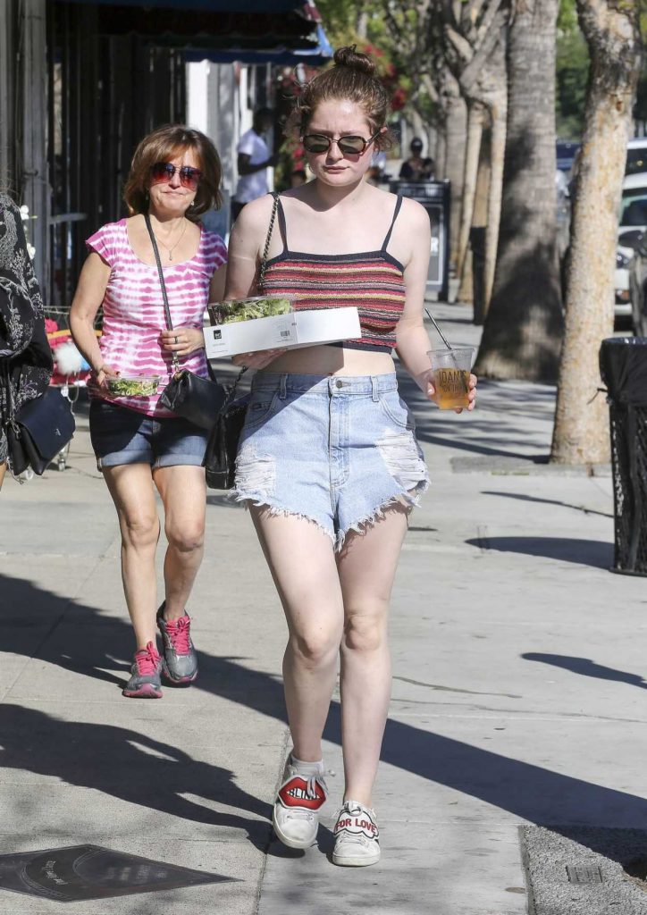 Emma Kenney Out for Lunch to Go in Los Angeles 06/14/2018-2
