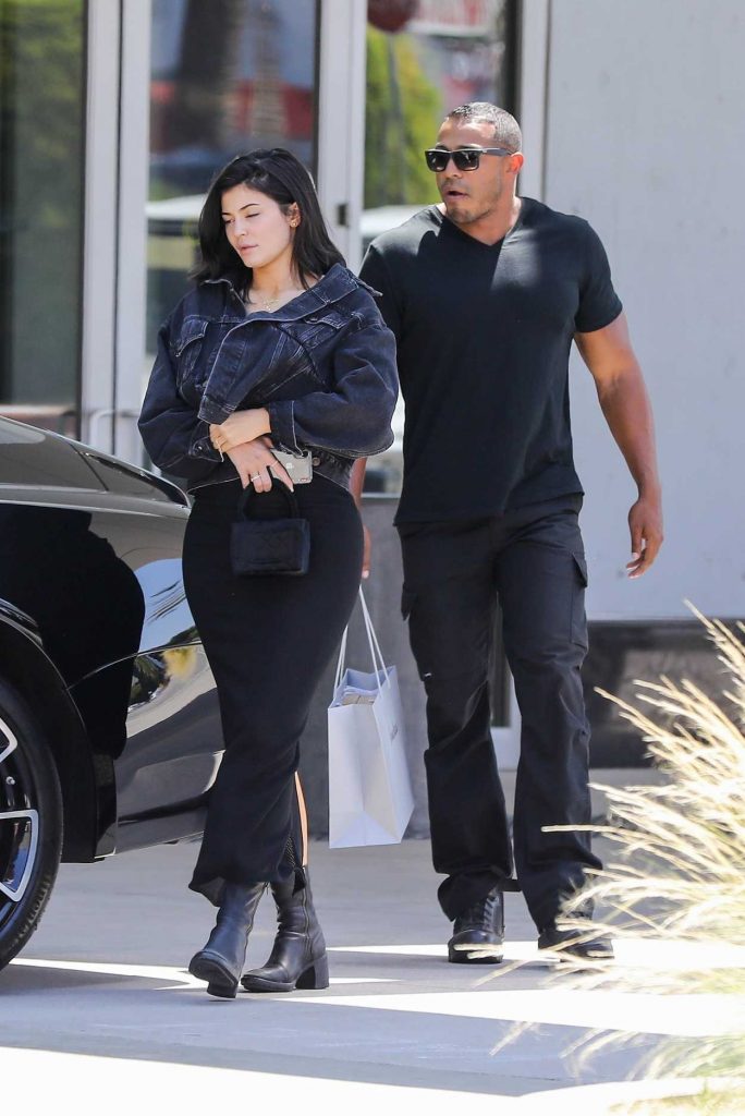 Kylie Jenner Was Seen Out in Calabasas 06/23/2018-2