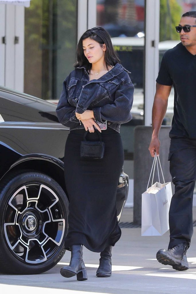 Kylie Jenner Was Seen Out in Calabasas 06/23/2018-3