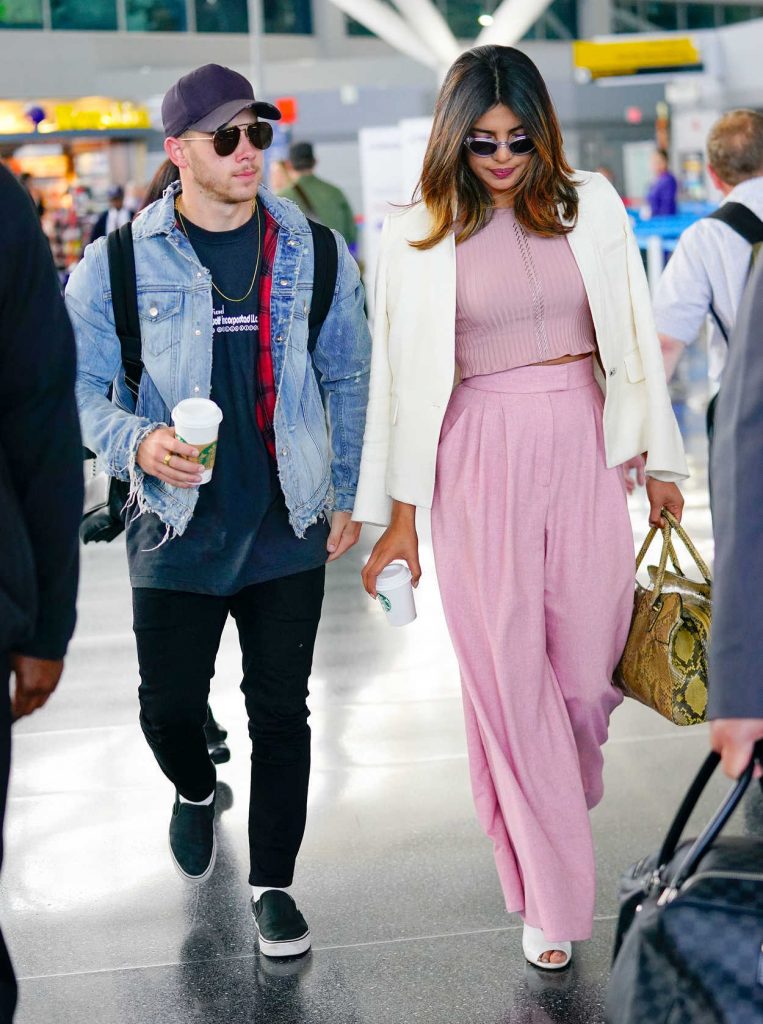 Priyanka Chopra Arrives at JFK Airport with Nick Jonas in New York 06/08/2018-4