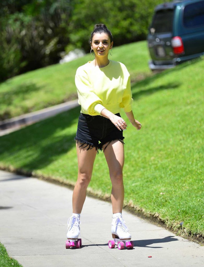 Rebecca Black Shows off Her Roller Blading Skills during Out in Los Angeles 06/08/2018-1