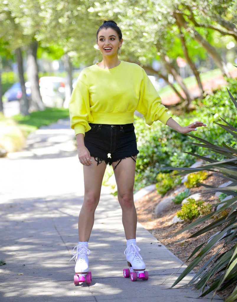 Rebecca Black Shows off Her Roller Blading Skills during Out in Los Angeles 06/08/2018-4