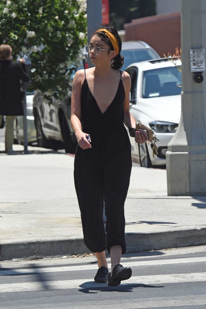 Sarah Hyland Leaves a Day Spa in Los Angeles 06/25/2018-2