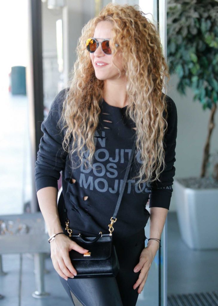 Shakira Arrives at Barcelona-El Prat Airport in Barcelona 01/06/2018-2