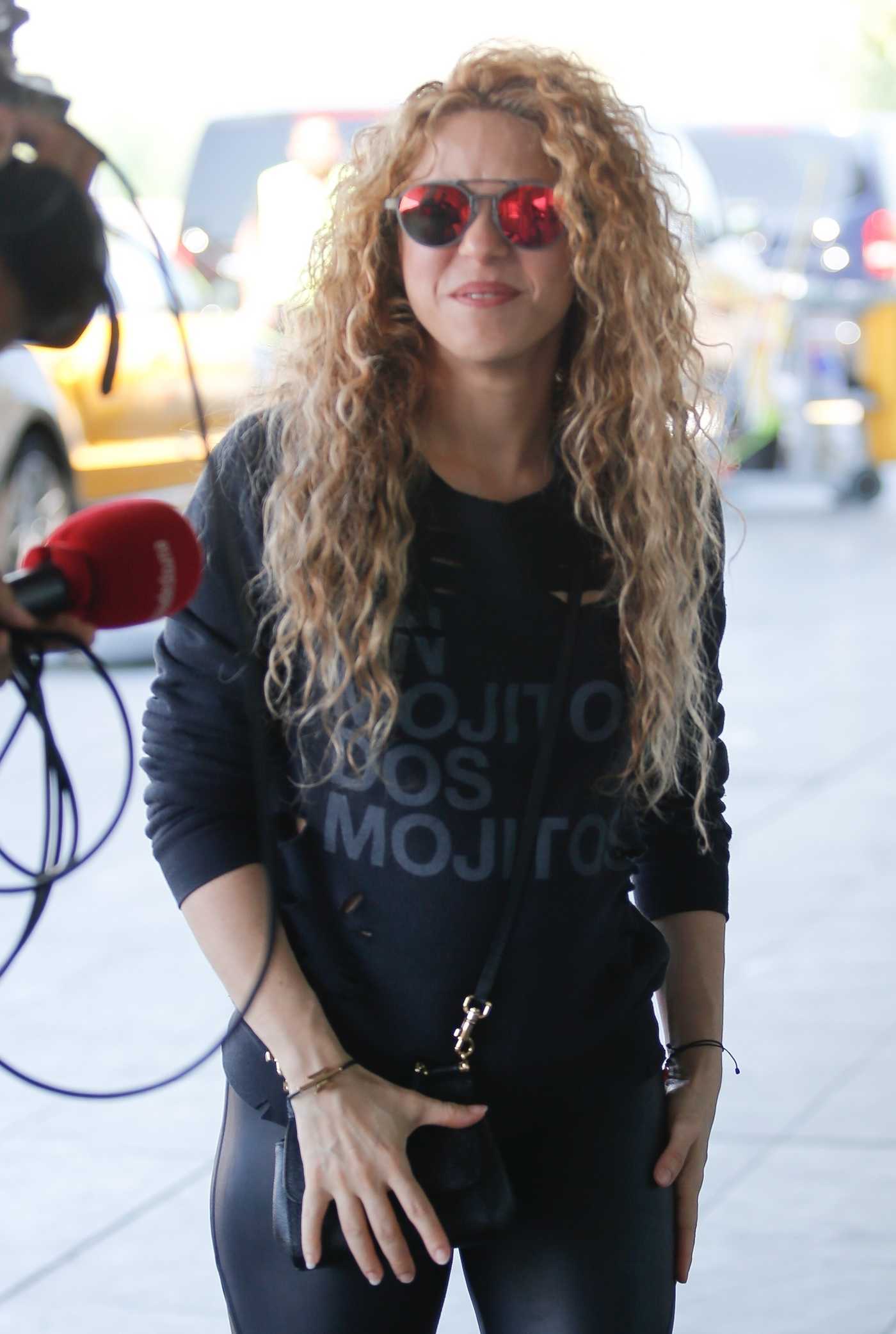 Shakira Arrives at Barcelona-El Prat Airport in Barcelona 01/06/2018 ...