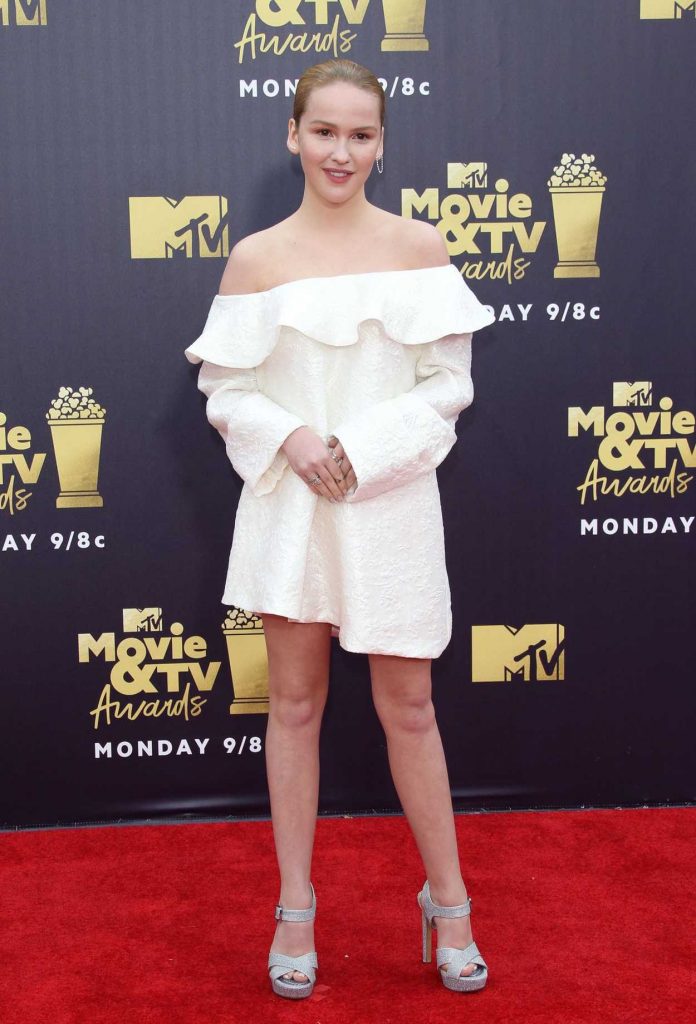 Talitha Bateman Attends the 2018 MTV Movie and TV Awards in Santa Monica 06/16/2018-1