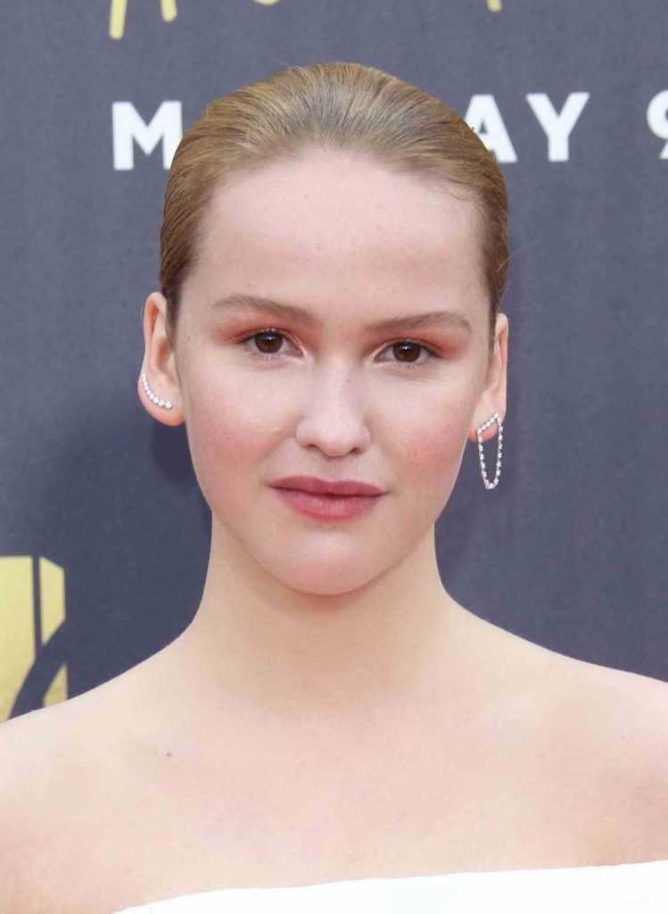 Talitha Bateman Attends the 2018 MTV Movie and TV Awards in Santa Monica 06/16/2018-4