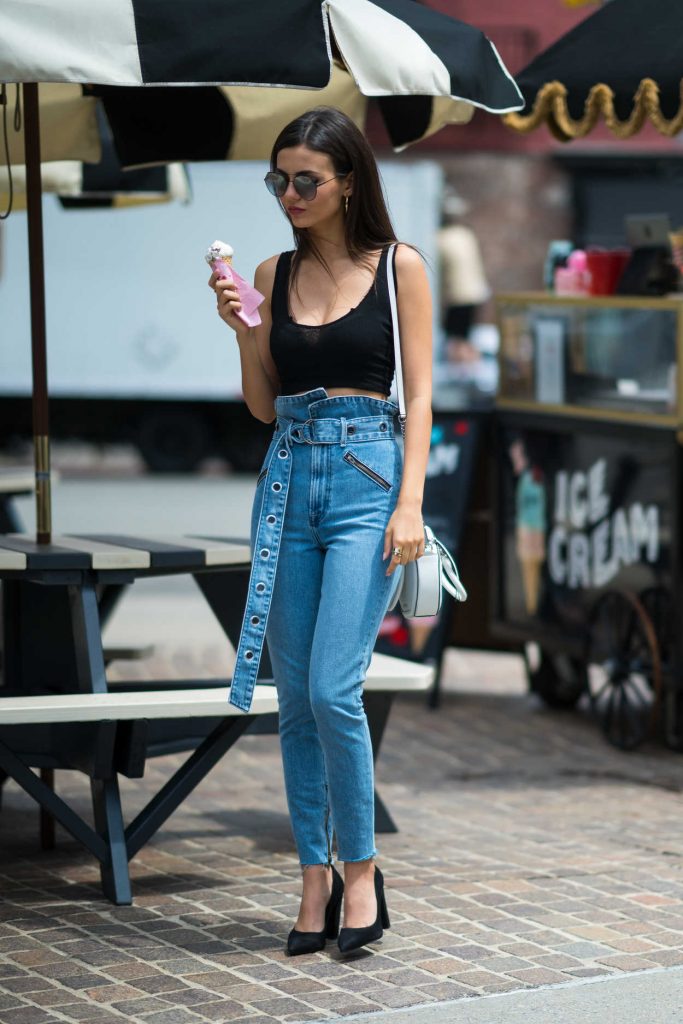 Victoria Justice Eats Ice Cream Out in New York City 06/22/2018-4