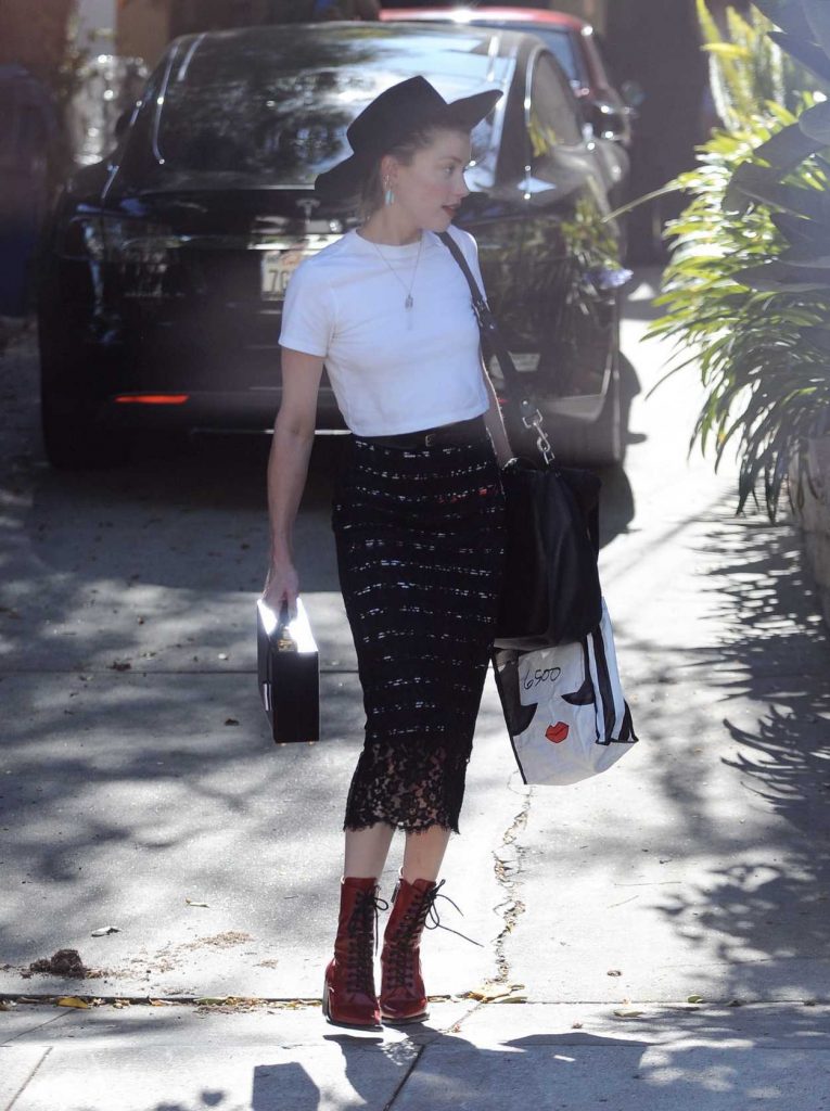 Amber Heard Wears a White T-Shirt Out in San Diego 07/21/2018-1