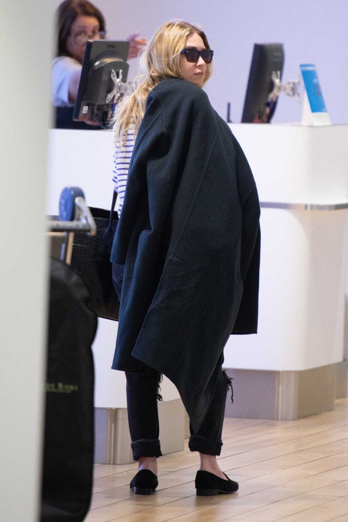 Ashley Olsen Arrives at JFK Airport in New York 07/09/2018-5