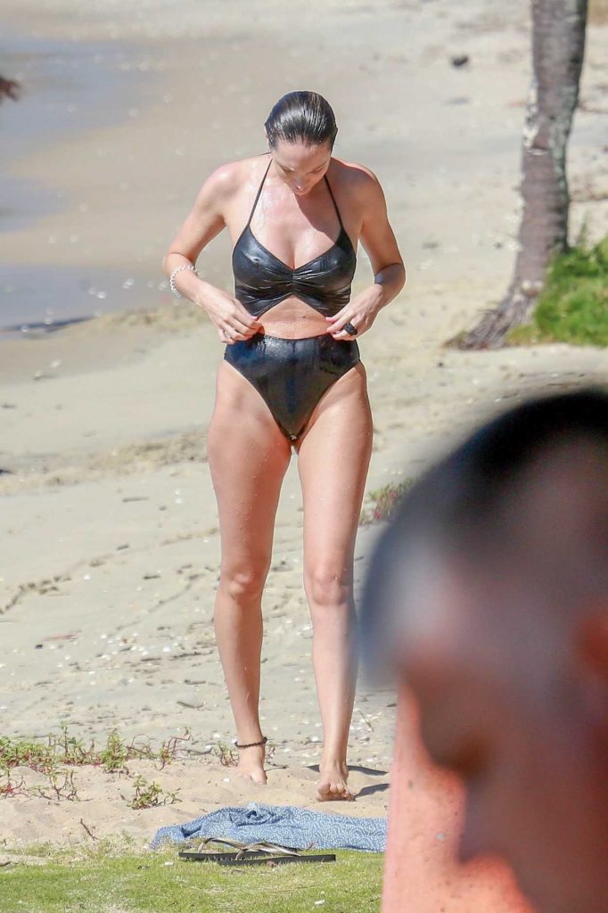 Candice Swanepoel Wears a Black Bikini on the Beach in Victoria, Brazil 07/07/2018-4