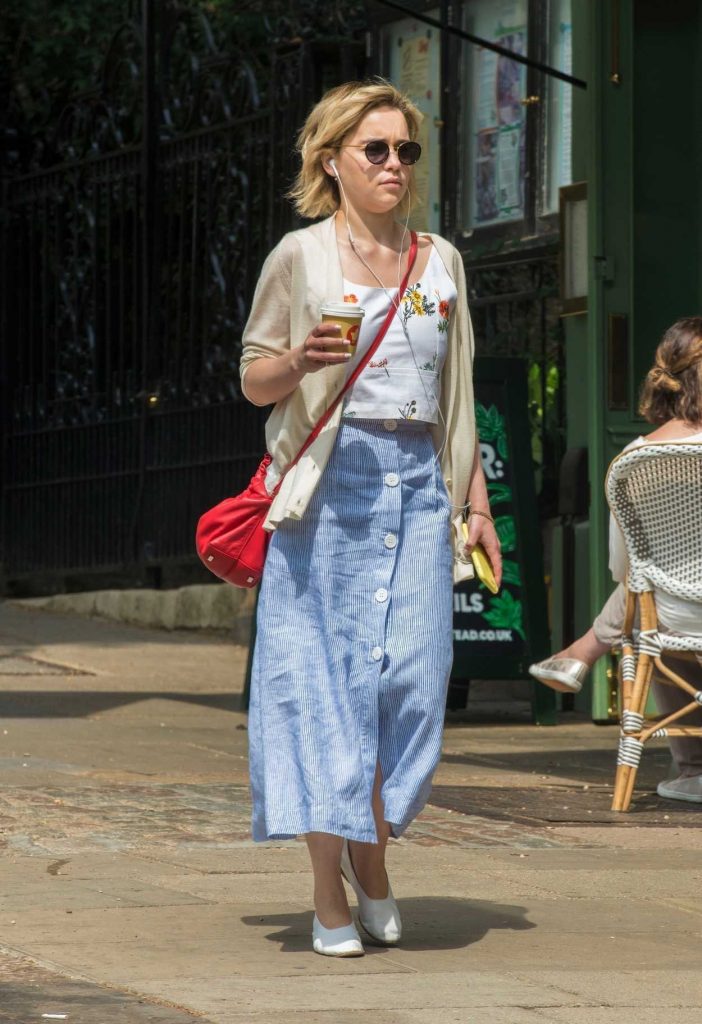 Emilia Clarke Grabs a Coffee Out in London 07/05/2018-2