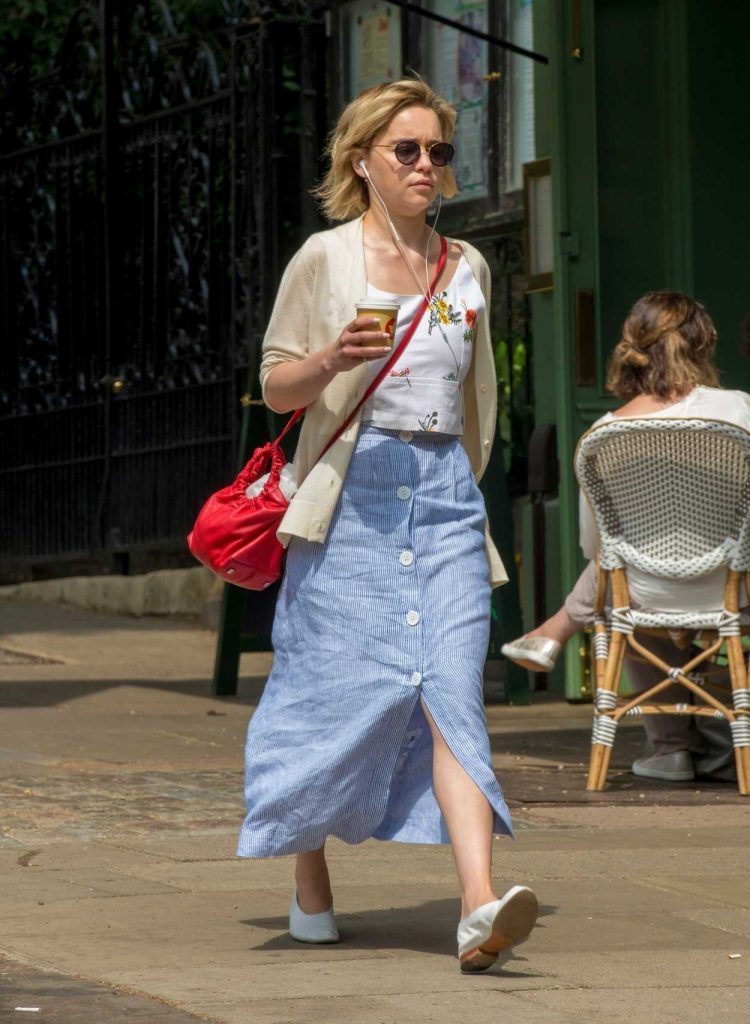 Emilia Clarke Grabs a Coffee Out in London 07/05/2018-4
